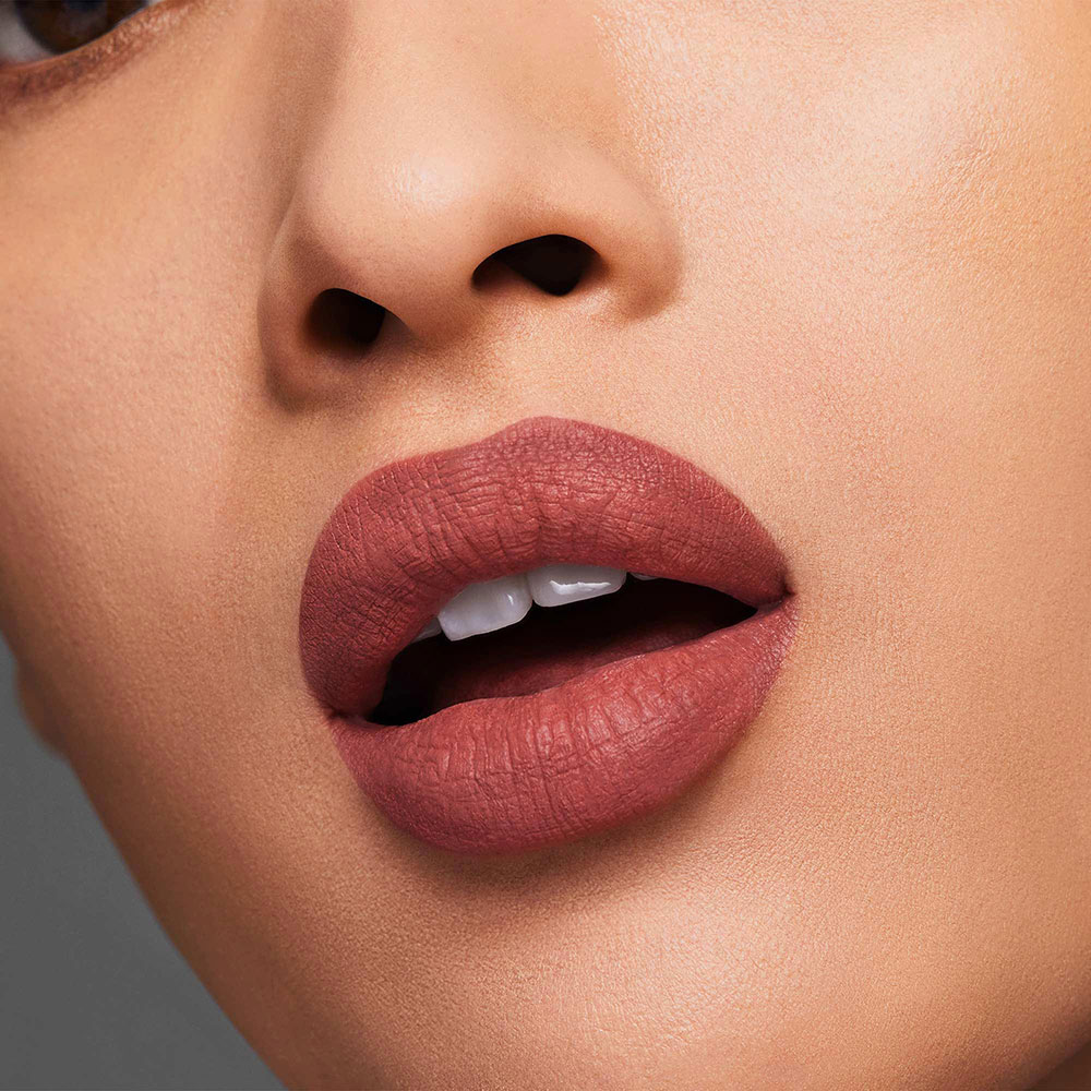 PURE COLOR CREME LIPSTICK (LABIAL EN BARRA)